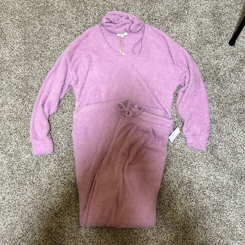 ✨NWT Hippie Rose 3pc Fuzzy PJ Set✨